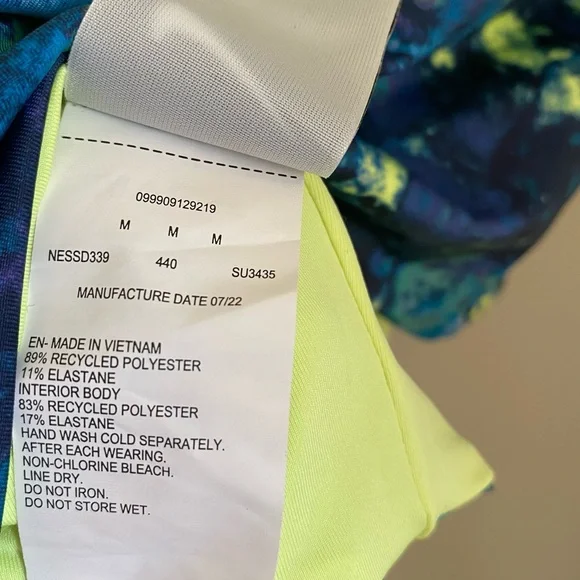 Nike Women's Earth Dye Reversible Crop Swim Top Size Medium - Picture 8 of 11